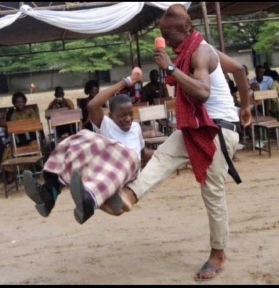 joskidadex's tweet photo. @seyi_vibez Pa danu😭😂😂 https://t.co/4Y3k4No8N0