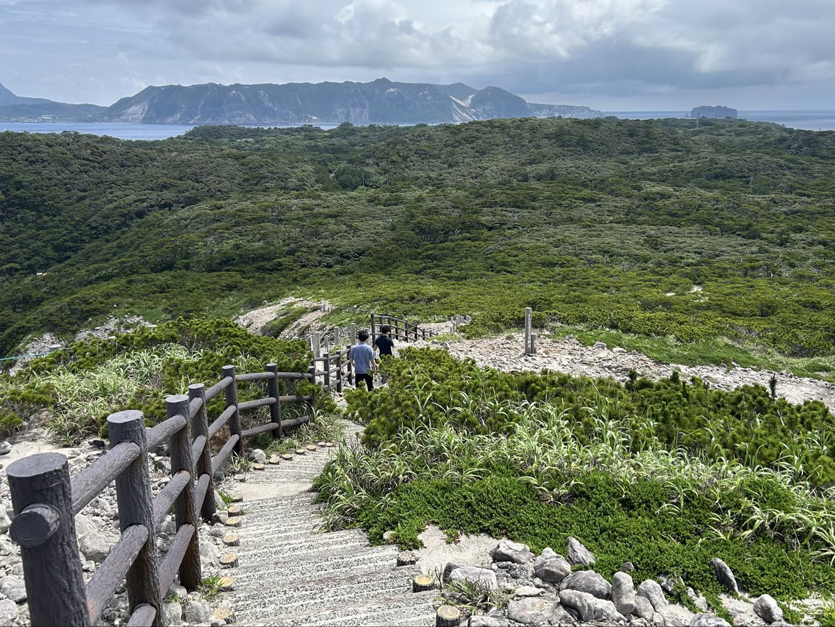 tokaikisen's tweet photo. 夜行日帰りで東京の3つの島へ🏝️
＼アイランドホッピングツアー催行中！／

東京→式根島→新島→大島→熱海を
2日間4つの船旅で巡るツアーはご存知ですか？

あの船、あの島だけでしか味わえない
感動をたっぷりお楽しみいただけます🚢

7月催行分も予約受付中です！
↓詳細はコチラから↓
https://t.co/1omvBXpDgp