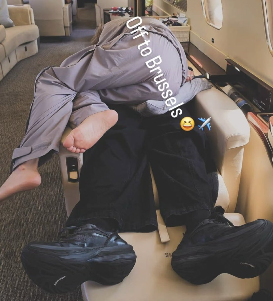 JKJMFAN's tweet photo. respectfully the timeline is not allowed to move past this picture for the next 67 business days thank u for understanding https://t.co/MajpK7yH53