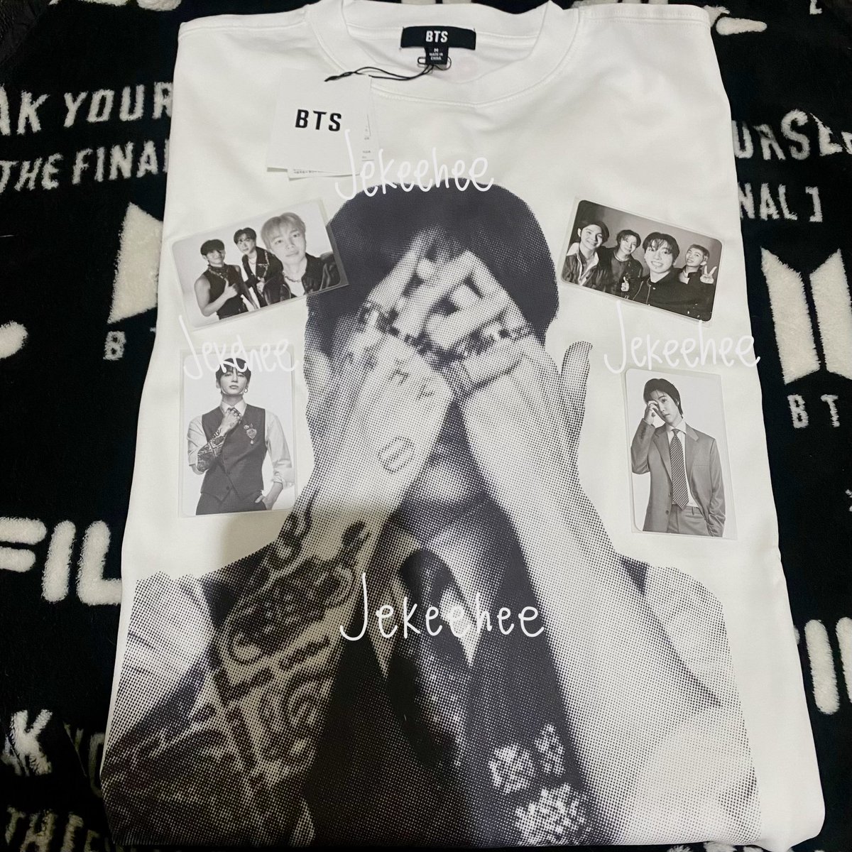 jekeehee's tweet photo. Another package just arrived safely and hottie🥴 thankyou kak @jjkviex buat PC gantengnya😚

and also biggest thanks to @rionyx_shop buat KAOS GANTENGNYA😭🙏🏻🙏🏻 impulsive buying turns out WORTH IT🧸✨ https://t.co/P9cYt9jXUm
