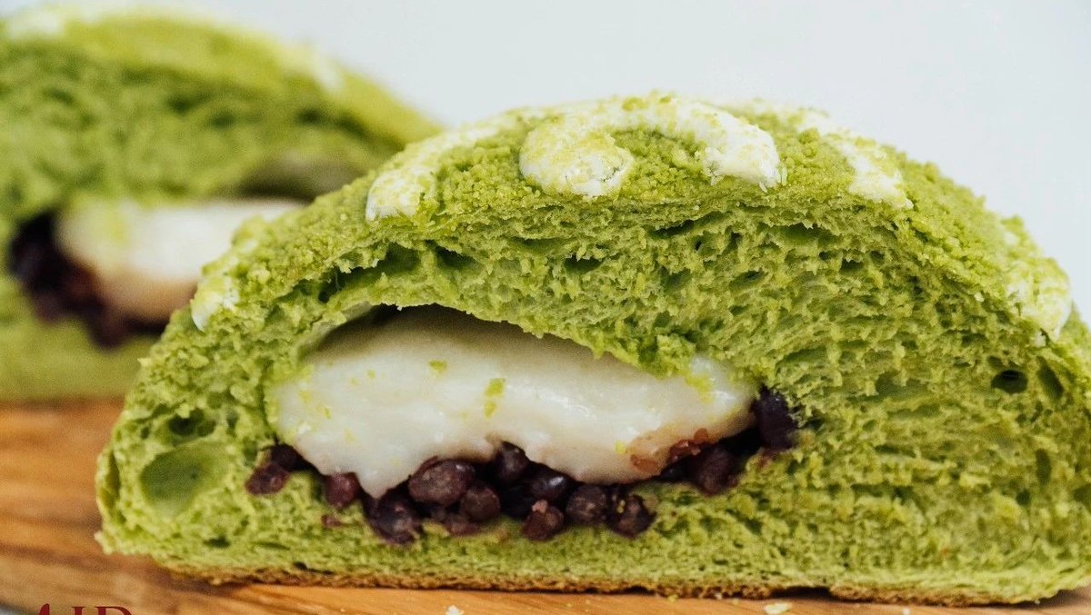 JoshLush5's tweet photo. Chowed down on a warm matcha red bean mochi for afternoon tea—chewy, sweet, and the perfect pick-me-up on this gray day.， https://t.co/XZjreUAfAn