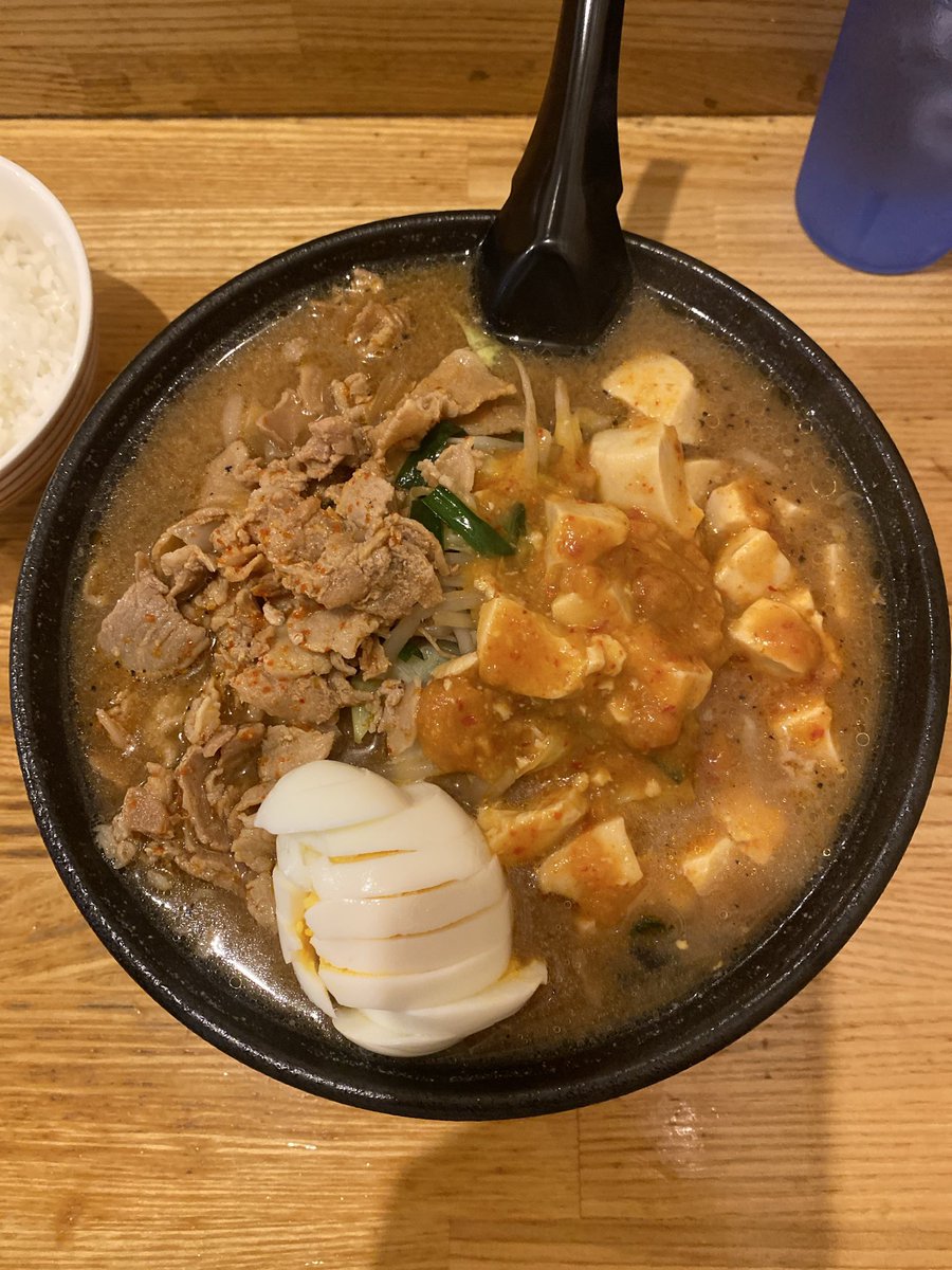 murai_moonlight's tweet photo. なんか気になってたから行ったかも。量もあるし美味しい！豚肉と麻婆豆腐たまらん。ぺ＋ゆでたまご＋小ライス。みそちゃんぺ。横浜。 https://t.co/i1ovf8i31a