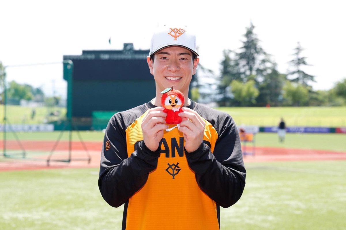TokyoGiants's tweet photo. 【一軍】巨人 vs ヤクルト
弘前市運動公園野球場🏟
18時試合開始⚾

弘前開催記念グッズを好評販売中🍎
https://t.co/f9hj2jrE4s https://t.co/4E7NnnLNht