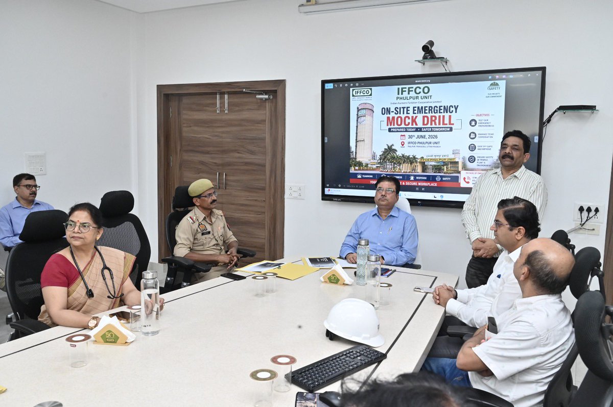 IFFCO_PHULPUR's tweet photo. आज इफको फूलपुर, प्रयागराज में आपातकालीन परिस्थितियों से प्रभावी ढंग से निपटने हेतु ऑन-साइट मॉक ड्रिल का सफल आयोजन किया गया। इस अभ्यास का उद्देश्य आपदा प्रबंधन प्रणाली की तत्परता, विभिन्न विभागों के बीच समन्वय तथा त्वरित एवं सुरक्षित प्रतिक्रिया क्षमता को और सुदृढ़ बनाना था।
”सुरक्षा के प्रति सजगता ही सुरक्षित भविष्य की सबसे बड़ी गारंटी है।”
@IFFCO_Coop @IffcoPKSingh
