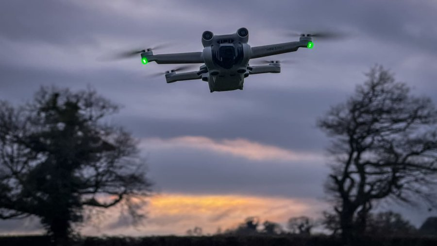 JoopSoesan's tweet photo. Israel Shipyards lanceert AREONOUS om FPV-drones op te sporen met behulp van autonome netlanceersystemen.
Het systeem kan op verschillende afstanden worden ingezet, van 50 km voor de bescherming van luchthavens en bases tot 200 meter als draagbaar systeem voor soldaten ter bescherming van manoeuvrerende troepen op hun verzamelplaatsen. https://t.co/vKg6t8kWJs