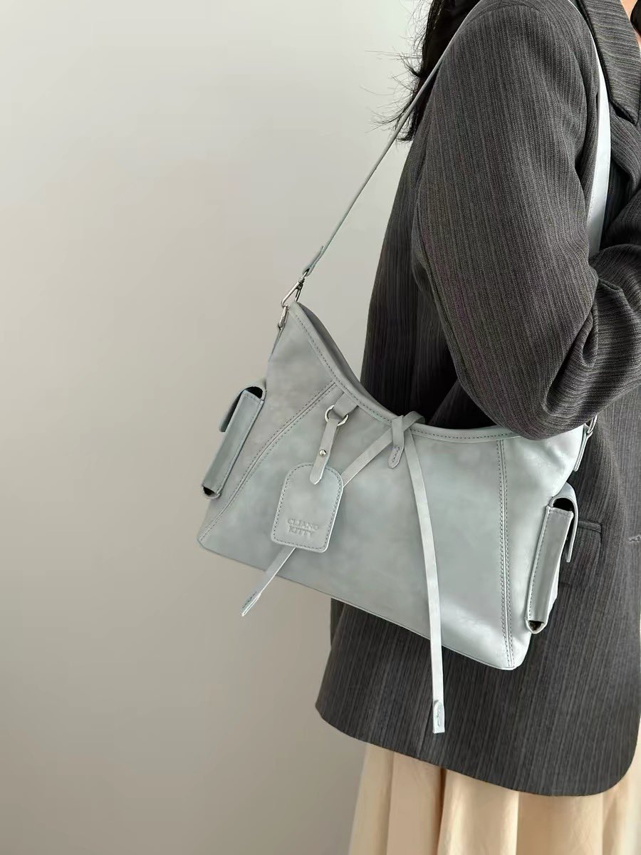 MYMINUTE34's tweet photo. 🌟 Preorder Hobo Shoulder Bag รุ่นใหม่ ✨
👜 Size : 33 × 12 × 24 cm (โดยประมาณ)
ใส่ของได้จุใจ เหมาะทั้งไปทำงาน ไปคาเฟ่ และใช้ทุกวัน 🤎
⋆˚࿔ Price 550 ฿.- ส่งฟรี .☘︎ ݁˖
🎀 มีหลายสีให้เลือก
🚩 สนใจ DM มาได้เลยค่า 💌
#พรีออเดอร์จีน #กระเป๋า #HoboBag #ShoulderBag #กระเป๋าสะพาย https://t.co/2qgjCPwOCc