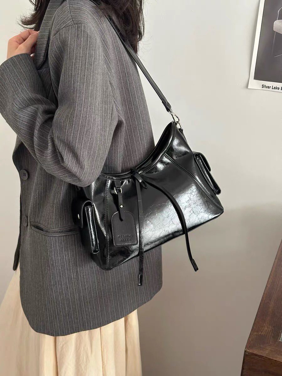 MYMINUTE34's tweet photo. 🌟 Preorder Hobo Shoulder Bag รุ่นใหม่ ✨
👜 Size : 33 × 12 × 24 cm (โดยประมาณ)
ใส่ของได้จุใจ เหมาะทั้งไปทำงาน ไปคาเฟ่ และใช้ทุกวัน 🤎
⋆˚࿔ Price 550 ฿.- ส่งฟรี .☘︎ ݁˖
🎀 มีหลายสีให้เลือก
🚩 สนใจ DM มาได้เลยค่า 💌
#พรีออเดอร์จีน #กระเป๋า #HoboBag #ShoulderBag #กระเป๋าสะพาย https://t.co/2qgjCPwOCc