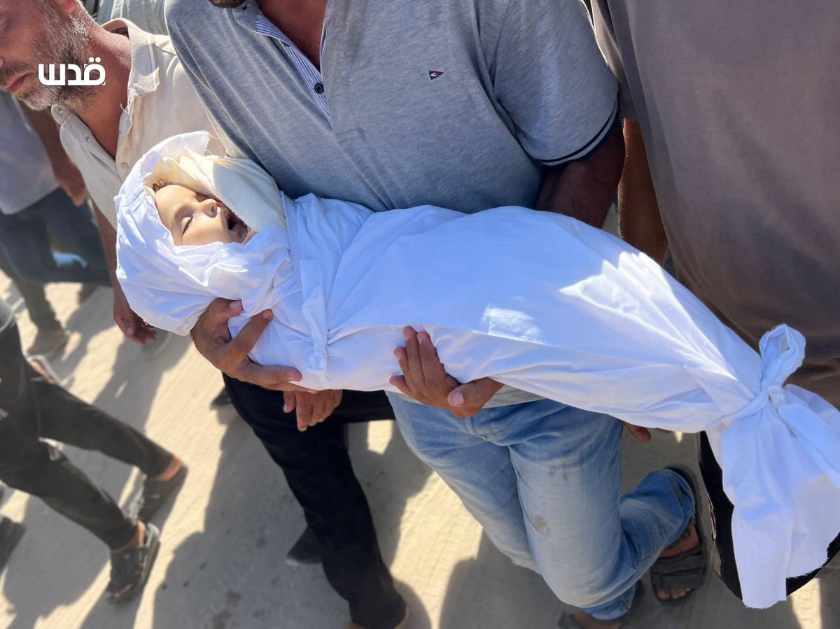 QudsNen's tweet photo. One-year-old girl Sewar Abu Deraz was brutally killed yesterday alongside her 23-year-old mother, Diana Abu Deraz, after an Israeli airstrike targeted displaced people's tents the Al-Mawasi area of Khan Younis, southern Gaza Strip. https://t.co/XTsAaZ5IRY