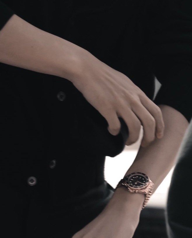 geniusprodjay's tweet photo. it’s just hands why am i malfunctioning right know?

#엔하이픈_제이 #제이 #ジェイ #ENHYPEN_JAY #JAY https://t.co/9CgMJ7pF9X