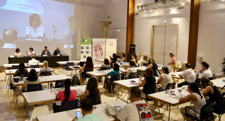 UnedJaen's tweet photo. 🎓 Inaugurados los #cursosdeverano en UNED Alcalá la Real
El director Vicente Ruiz destacó "llevamos 30 años de compromiso formando parte del paisaje cultural y educativo de esta tierra de frontera con los Cursos de Verano. 
#SomosUNED #CursosDeVerano #alcalalareal #autismo https://t.co/QcPHuYZ60c