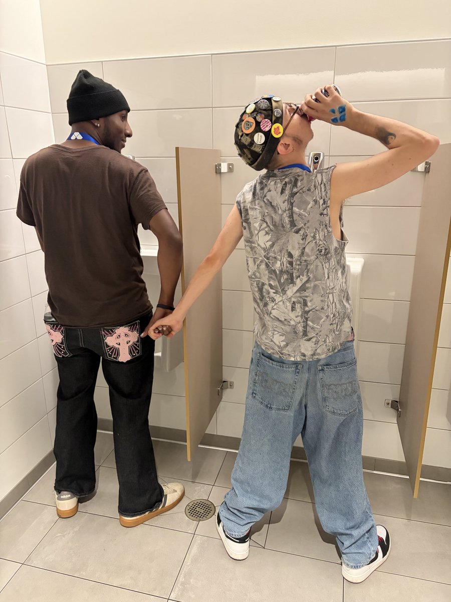 misinputpodcast's tweet photo. We know we ain’t been too active since last Evo but we ran it back again this year. Neither of us did as well in bracket as we did last year but we met so many new people and had such a memorable time. See y’all at CEO in a couple months hopefully https://t.co/NVkfNo4yU8