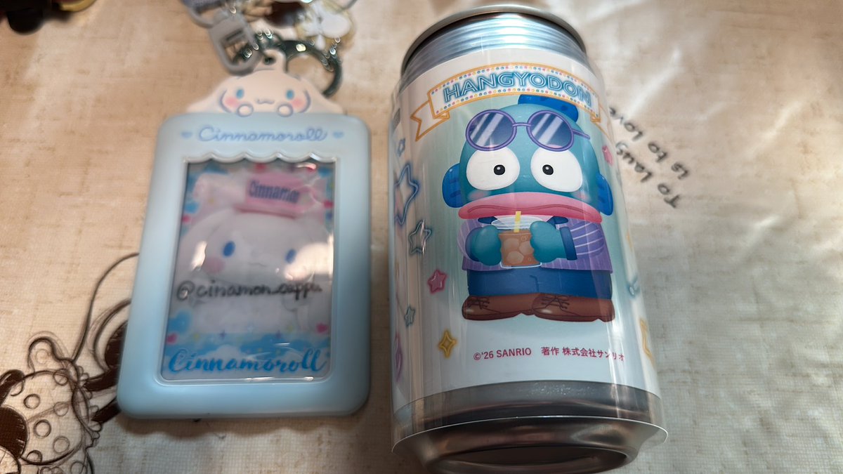 cinamon_cappu's tweet photo. 【交換】サンリオフェス　ウーロン茶 烏龍茶 自販機 ステッカー オリジナルラベル缶

(譲)ハンギョドン

(求)シナモン または 定価

ピューロ（7/3）または後日にて交換希望しております。
検索からでもお気軽にお声掛けください。 https://t.co/gpoU0CtCH0