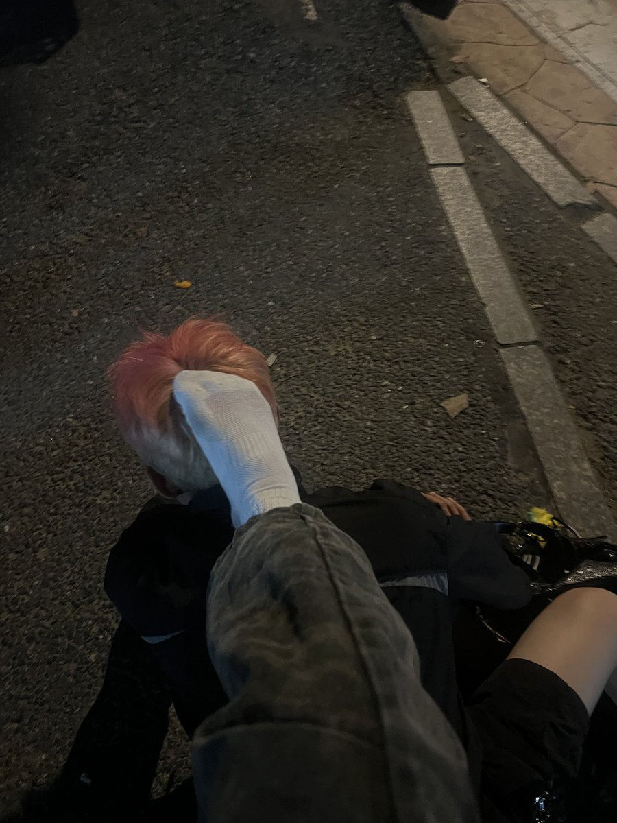 neon385908's tweet photo. 放送 以及我需要被蕾丝肌肉男坐脸了 https://t.co/PNPIYSooaz