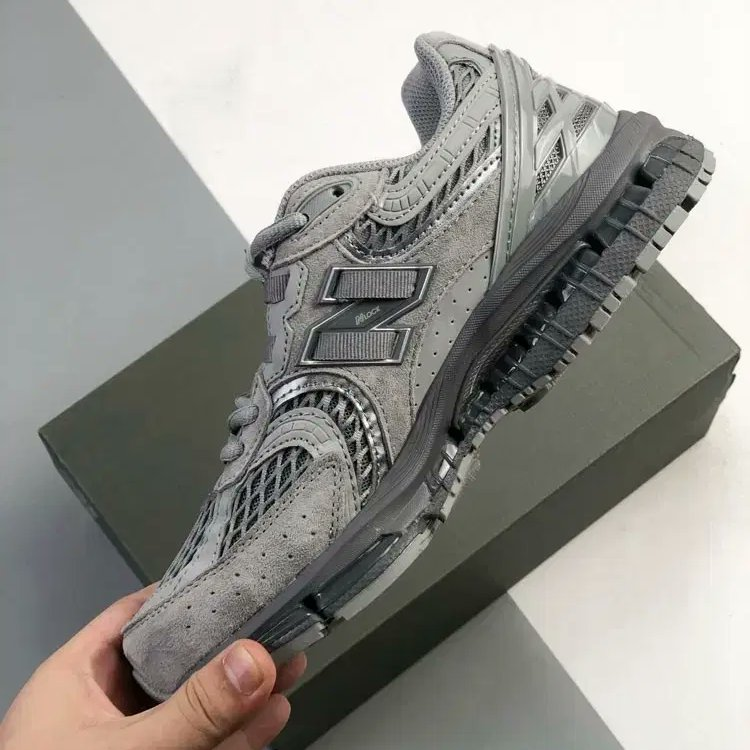 fullress's tweet photo. 【END 2026年 7/1 16:00 発売予定】
New Balance U1954 38R “Skate Grey/Castlerrock” (ニューバランス) [U195438R]

https://t.co/921PPpDJWf https://t.co/YVdsN0sljQ