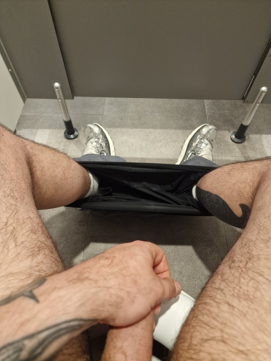 RickHimboTF's tweet photo. Gyms always get me hot 🥵 gotta relieve some pressure. Send, pigs https://t.co/6j9Y3z8qwe #findombe
#findom #feetworshi̇p https://t.co/8LsboVLnLI