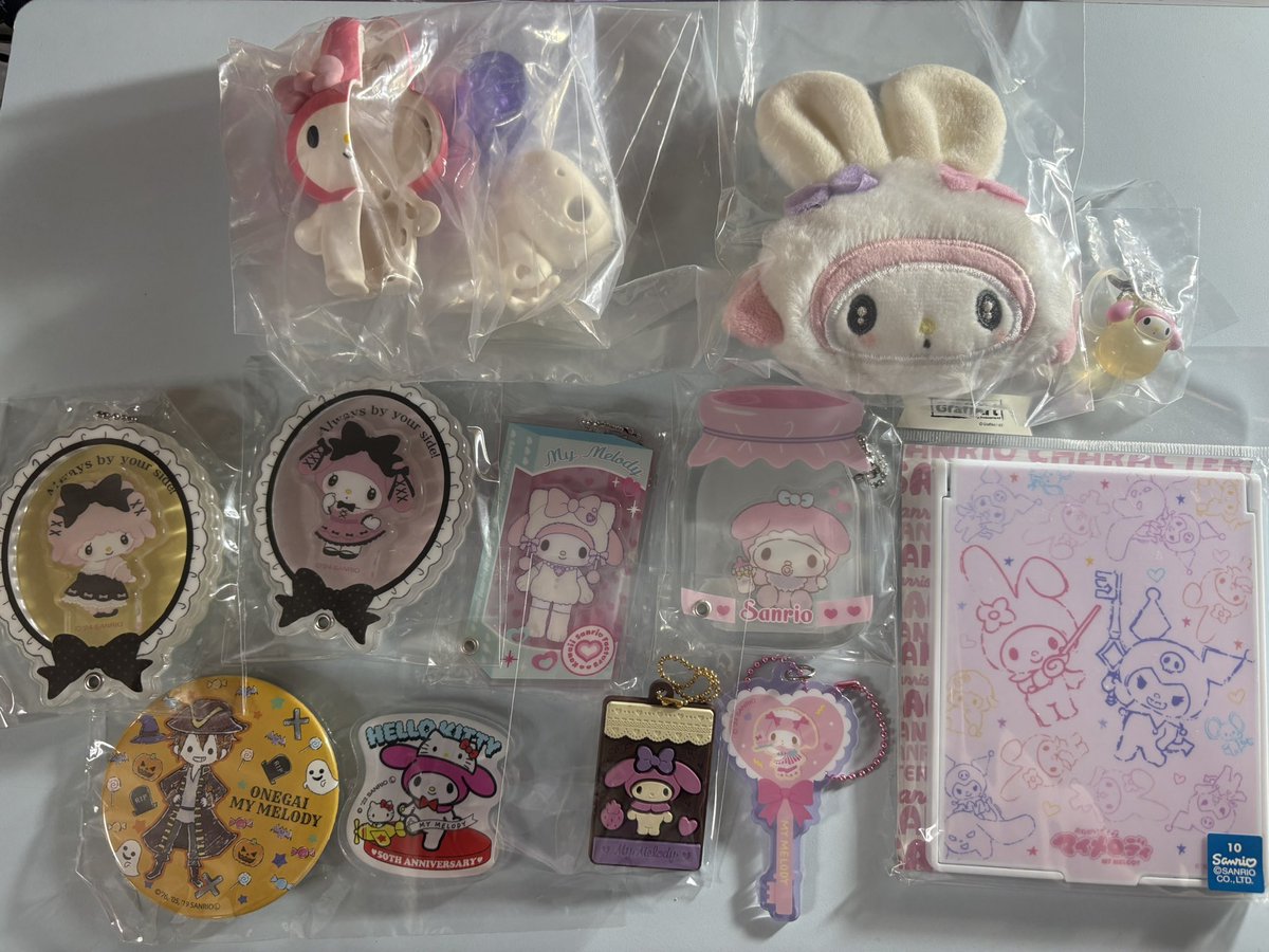 rc_ju6's tweet photo. サンリオ　グッズ　交換・買取

【譲】画像1-8枚目
【求】同異種クロミ

都内手渡し又は郵送での交換希望。
買取でサイト通しの場合手数料いただきます。 https://t.co/9Axify7yQi