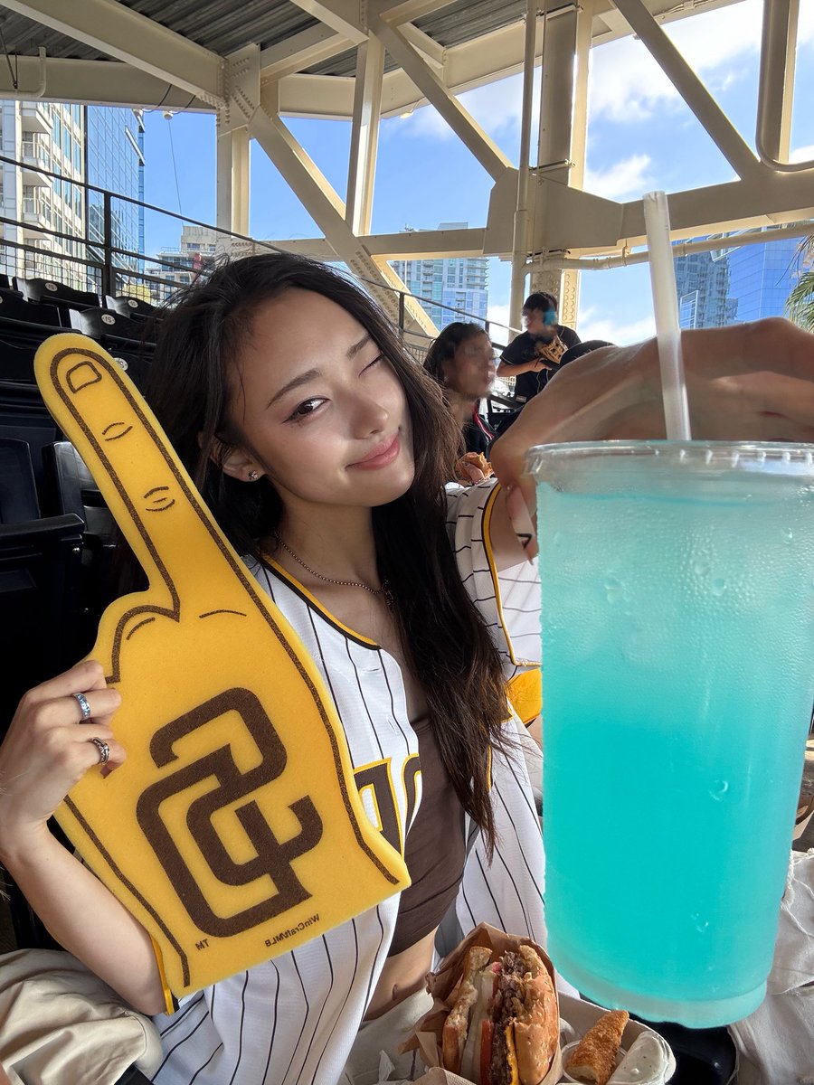 VVSSODVS's tweet photo. 💎VVS RANA [FREESTYLE]💎

💙🎤PADRES FREESTYLE🎤💙

#vvs #븨븨에스 #vvsrana #kpopdance #vvskpop https://t.co/aYJXrCoAQ3