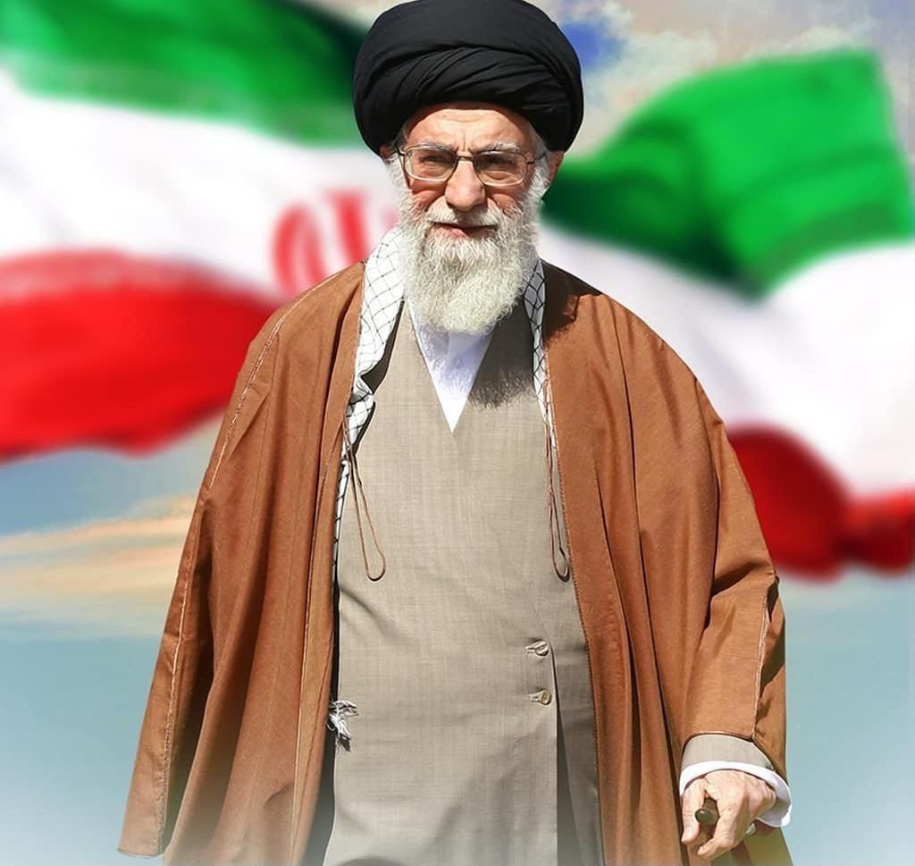 MirzayeZ's tweet photo. آقا به من یاد داد که در برابر تهدیدها و طوفان حوادث، هر تهدید، پله‌ای است برای صعود و هر بن‌بست، فراخوانی برای شکستن دیوارهای ناتوانی. 
#باید_برخاست https://t.co/ei24RvdRoV