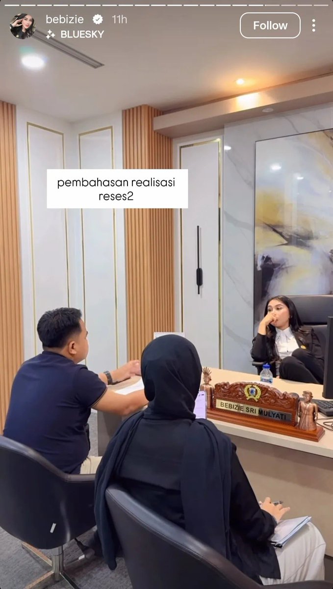 bebekhermes's tweet photo. KITA BISA GA SI JADI KETUA DPD??? KALO KETUA DPD AJA NOH LIAT DUDUKNYA BEGITU😭😭😭 https://t.co/X4Zx96jTqI