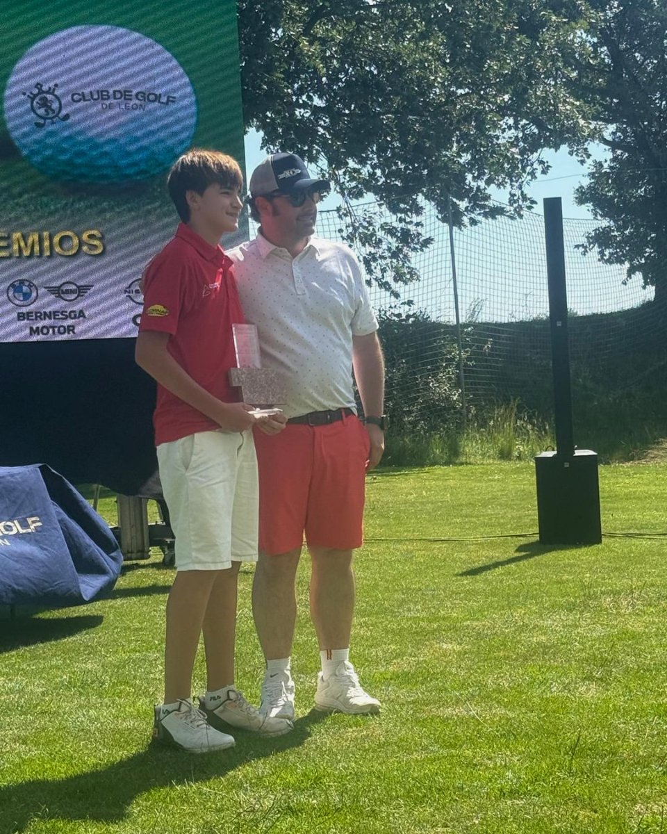 CDSan_Ignacio's tweet photo. Nuestro alumno de 2º de la ESO, Nacho Muiña, ha sido el primer clasificado en la Tercera Categoría Masculina del I Torneo de Golf RESNOVA celebrado este mes de junio en el Club de Golf de León. 🏌🏻‍♂️ https://t.co/Yp3Nj4vdbG