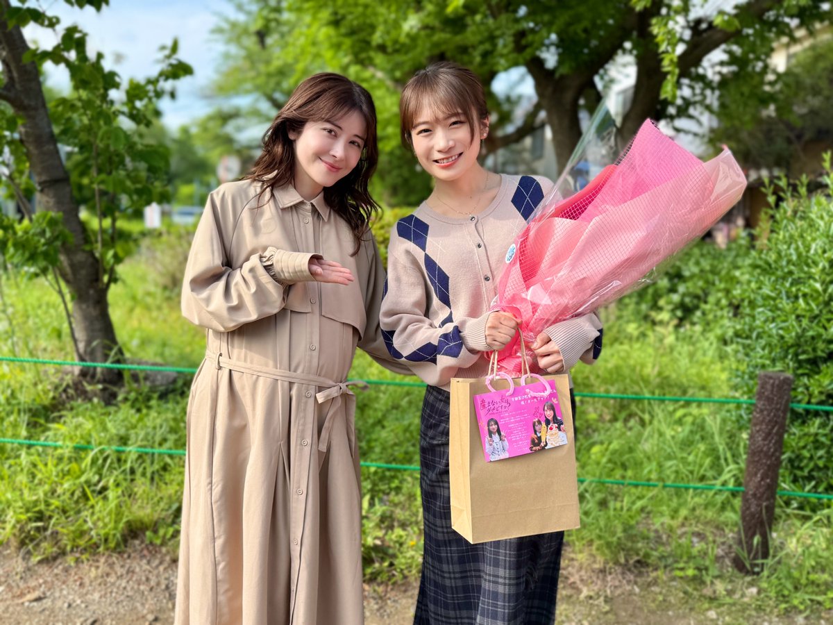 premiere23_tx's tweet photo. ━━━━━━━━━━━✖✖
📷#うまダメ オールアップ❤️‍🩹🧷
✖️✖ ━━━━━━━━━━━

宇都宮沙也香役 #秋元真夏 さん💐💫
ラストシーンは行きつけだったケーキ屋でした🧁

『#産まない女はダメですか？
DINKsのトツキトオカ』

📌最終回TVerで見逃し配信中❕
https://t.co/bCRRP4QrG1 https://t.co/KIIbinDBZd