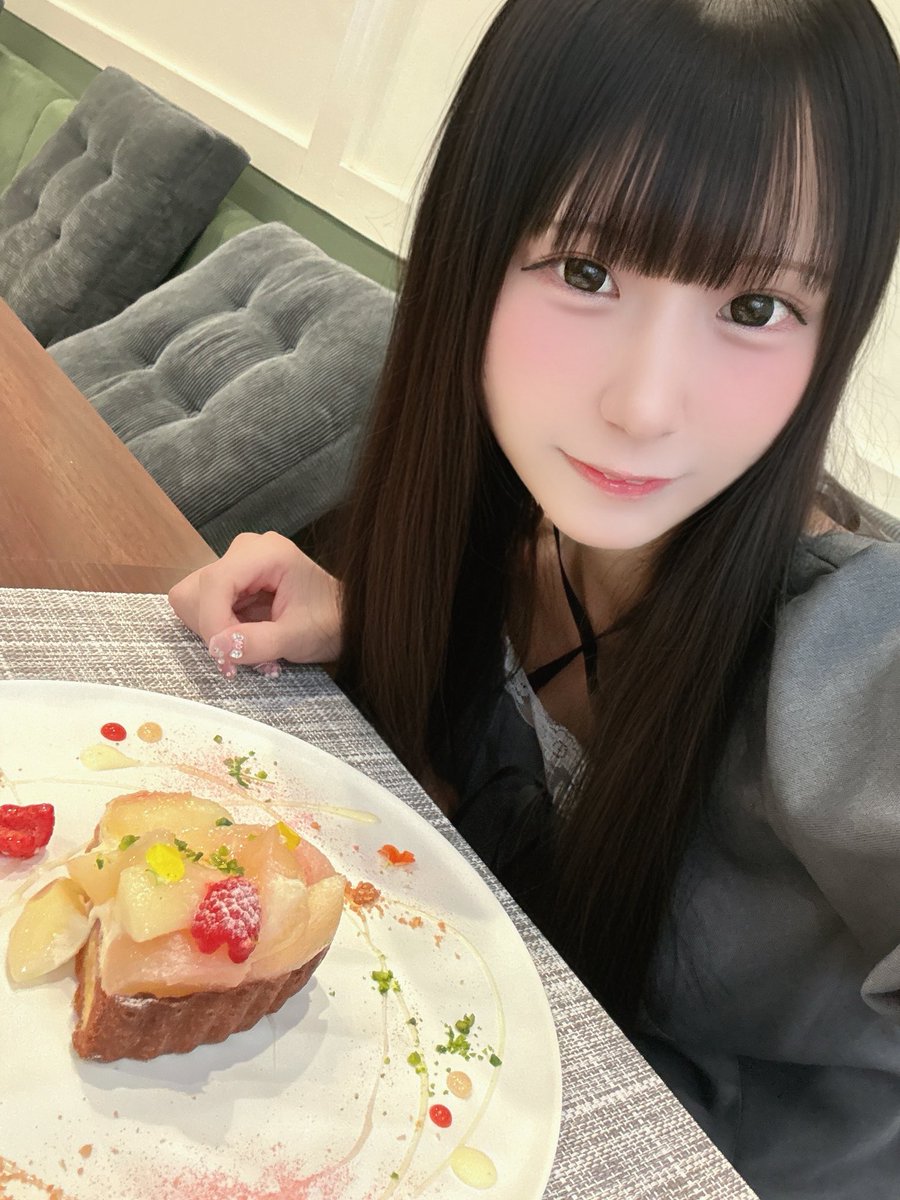 azu_YDK's tweet photo. トロピカルパフェと桃のタルト食べたよ🥭🍑 https://t.co/inNObjxZIK