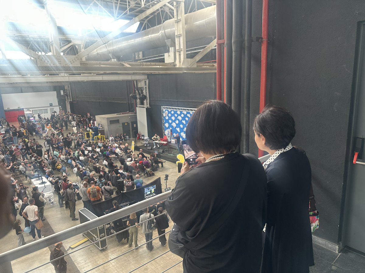 vicioplanet's tweet photo. Minuto 31:40. Maravillosa interpretación del Vals di Fantastica de Final Fantasy XV con @TiavioliGaming e @ISORGON.
Yo estaba arriba con Yoko Shimomura, quien bailaba y grababa el concierto. Fue un momento muy emotivo.
Disfrutad de este conciertazo. https://t.co/1ijo6iNOzD