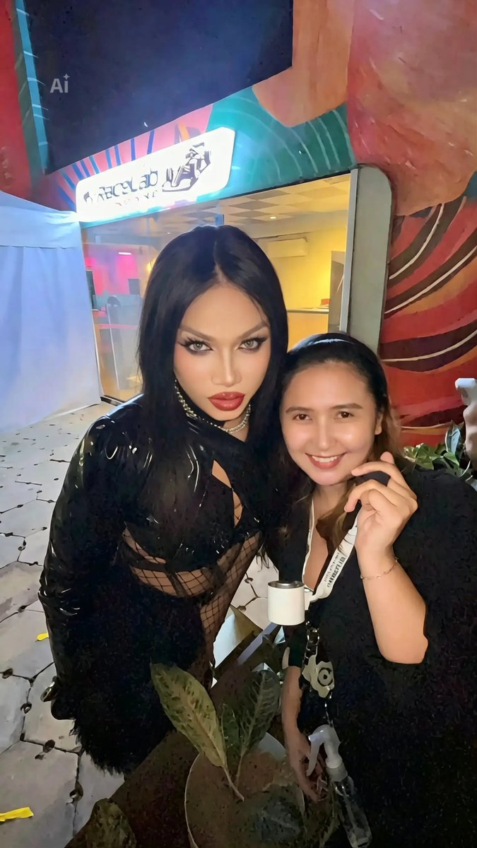 KarenCGGG's tweet photo. Gandaraaaaaa mo!!! @KhiannaWithAK
Mag accessory ka narin ng fan? Hehehehe https://t.co/E2JNcsk31x