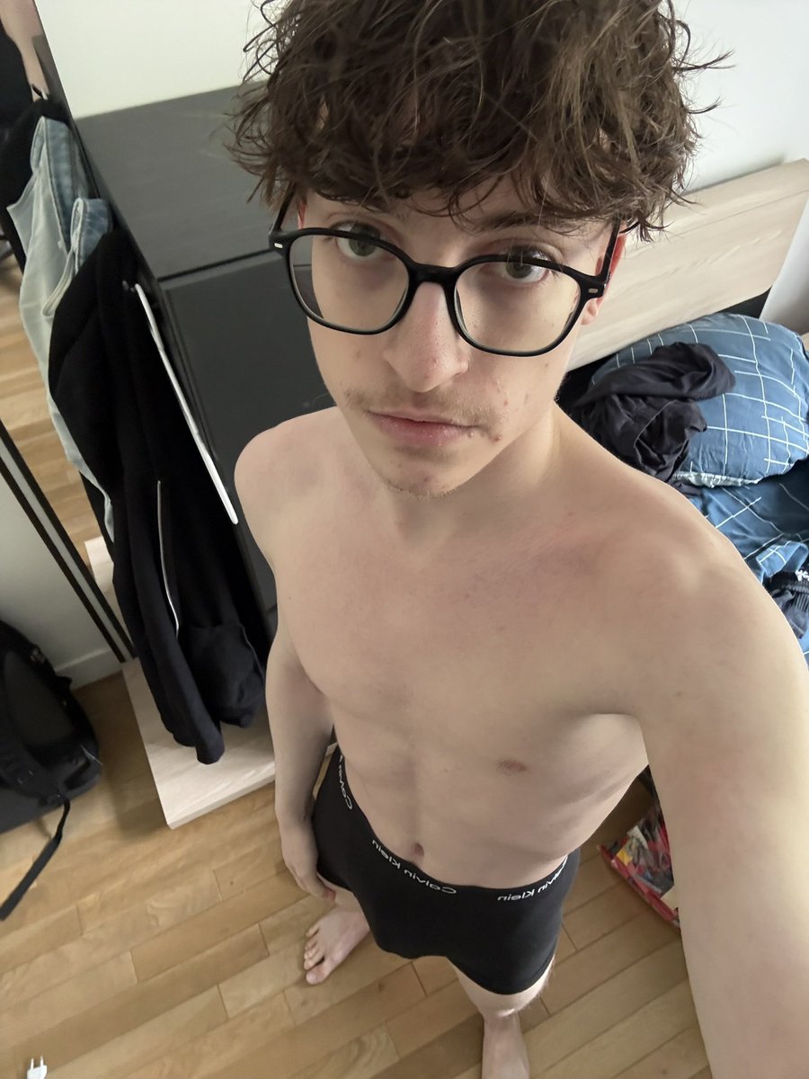 legay92's tweet photo. Qui pour m’utiliser ?

Rt pour me rejoindre 

Pour en voir plus 🤤⬇️ 
https://t.co/xKOqu77lsO https://t.co/eE42JHNtmL