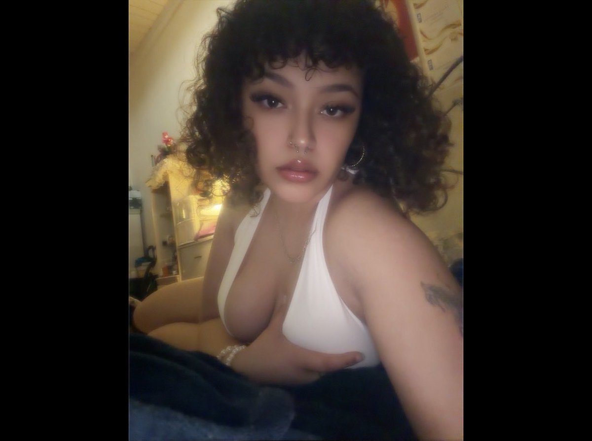 Maripossaa0's tweet photo. It’s something about my eyes 
•
•
•
•
•
•
•
•
•
•
•
•
•#sellingcontent #sugarbaby #footfetısh #sellingfeet #panties #prettytoes https://t.co/AHhAm3MeOz