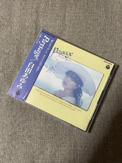 applemi21530980's tweet photo. #白田あゆみ 『Paysage』
（1988）
シングル「あいつ」収録の2nd。本人作詞が３曲、作曲ではタケカワユキヒデさんが４曲、白田さんご本人がファンという曽我泰久さんが１曲提供。
前作のお嬢様路線から、ちょっとアクティブになった印象だが、この後引退。
#80年代アイドル https://t.co/F6nGQ6zA80