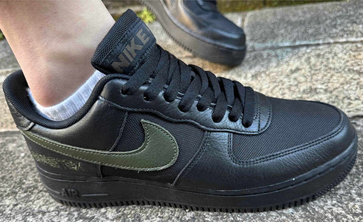 7yvxk's tweet photo. 22　ハーフ顔♂

NIKE。足元がカッコいい人は
顔もかっこいいんです！
どちらが好きですか？？ https://t.co/PccpW80v8G