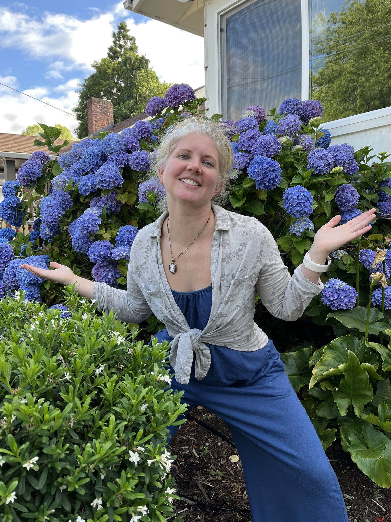 1 pic. My yard is looking so pretty! 🤩 https://t.co/kCYLUd0n93