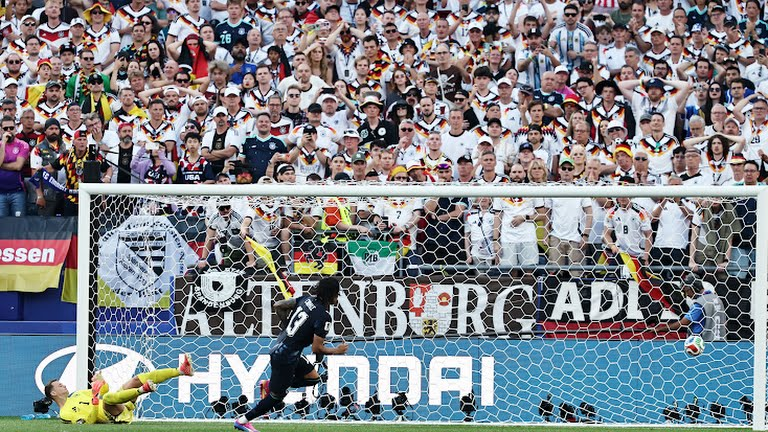 mr_archangel_13's tweet photo. 🧐Wait!
Paraguay eliminates Germany in penalties! 😭
Germany: spends 90+ minutes looking elite 
Paraguay in pens: *casually steals the game*
Havertz &amp; Co: 😭
Paraguay: 🧊 
This is why we love football lmao
#GERPAR #CopaAmerica #WorldCup2026 https://t.co/bIIvfU6drF