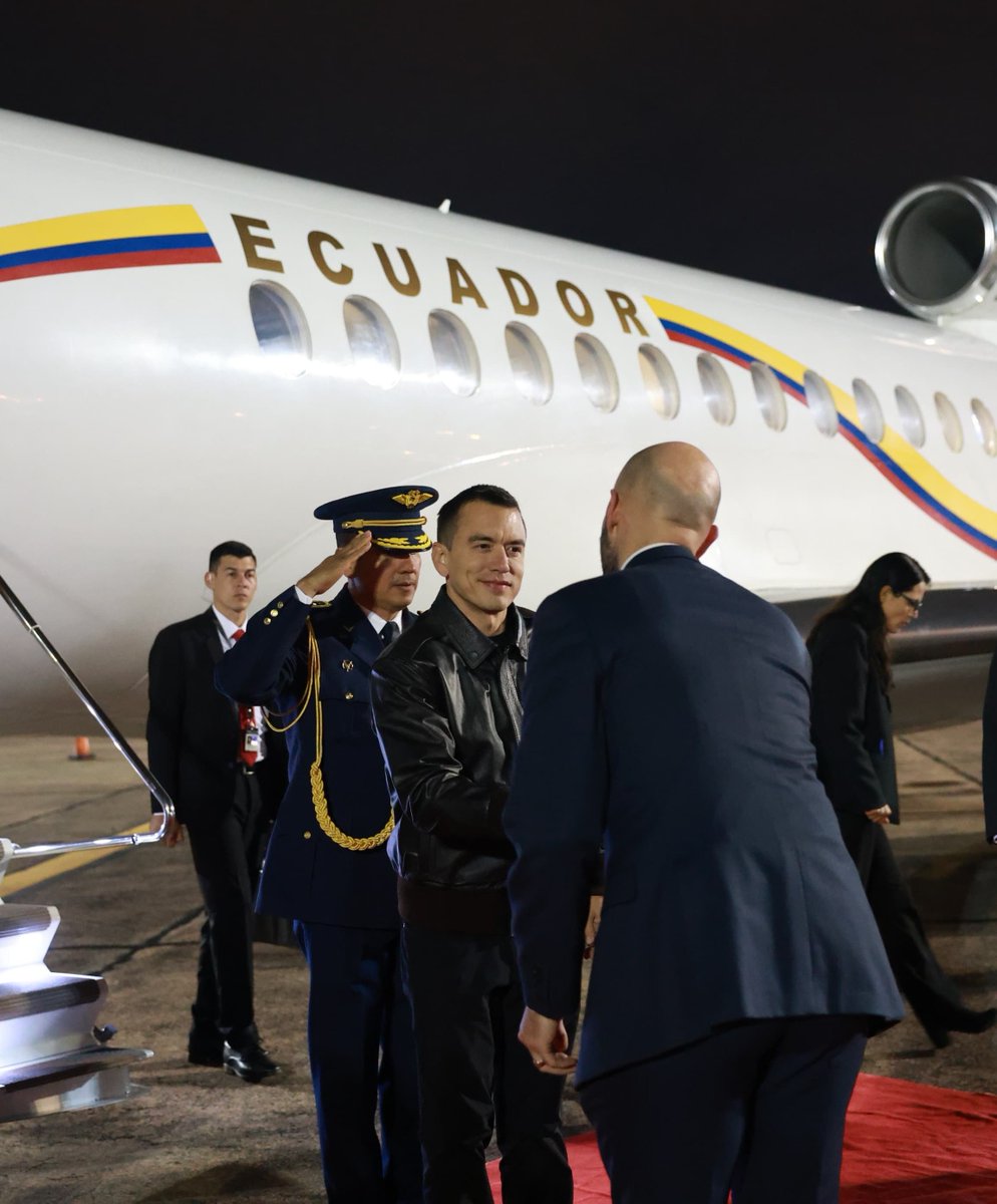 Presidencia_Ec's tweet photo. Ecuador fortalecerá la integración regional, lazos de amistad, comercio y cooperación en seguridad, durante la participación del presidente @DanielNoboaOk en la LXVIII Cumbre de Jefes de Estado y de Gobierno del MERCOSUR y Estados Asociados, en Paraguay. https://t.co/NYfuRpeGrL