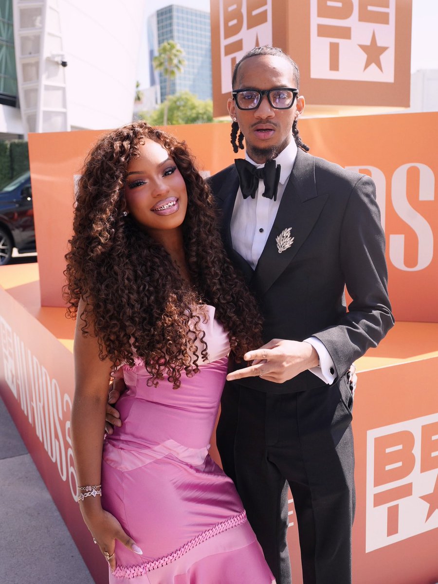 wavecheckers's tweet photo. Monaleo &amp; Stunna 4 Vegas at the BET Awards 💘 https://t.co/5RAYJ2odL8