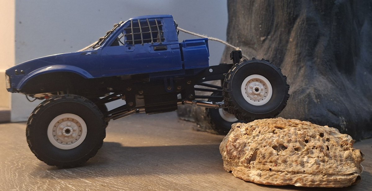 Yugistacks's tweet photo. Not sure how to mount these on the back or the rig, im open to suggestions for side or front mounts. I do have a metal bumper on the way!

#RCCrawler #RCCrawling #RockCrawler #RC4x4 #ScaleCrawler #RCTruck https://t.co/rnWEGiLeLz