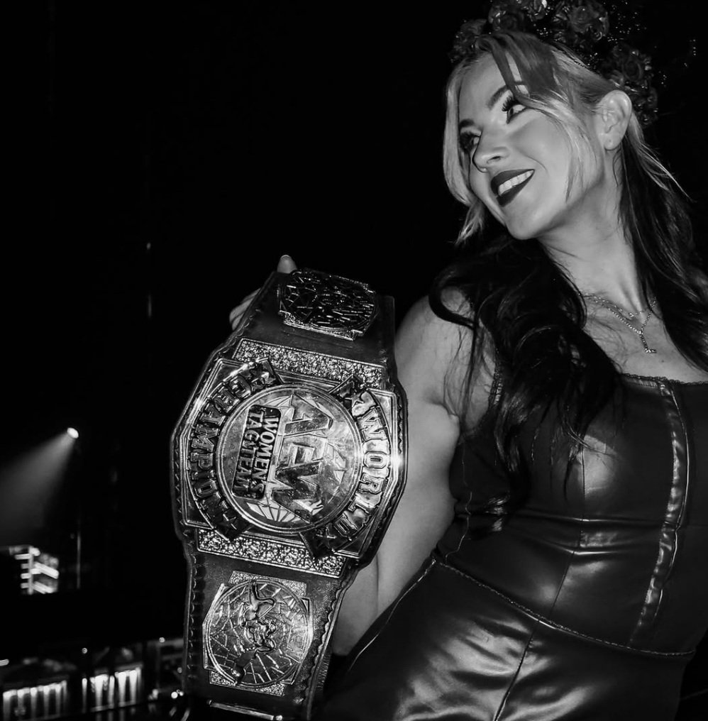 AussieBaeInRing's tweet photo. 🖤😁 https://t.co/9rlZnbHelL