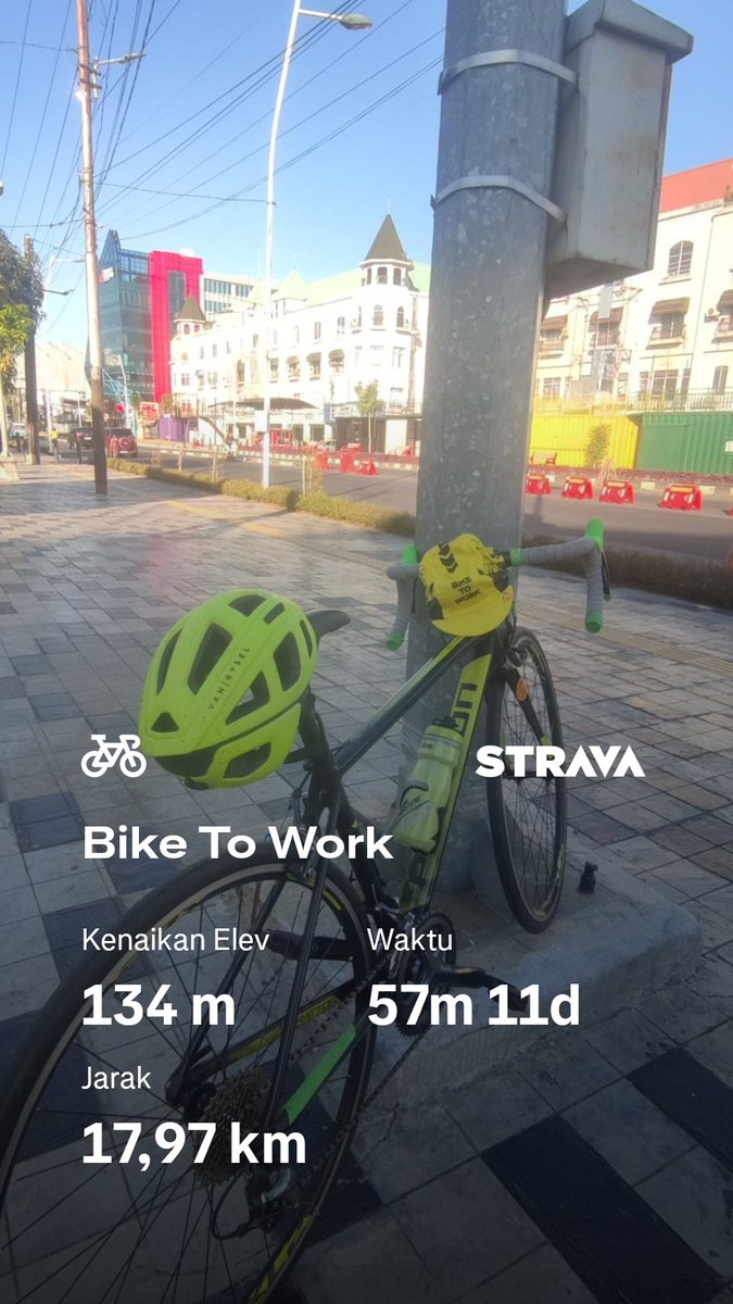 rhe_and's tweet photo. Bike To Work https://t.co/QHOm55MYaO
