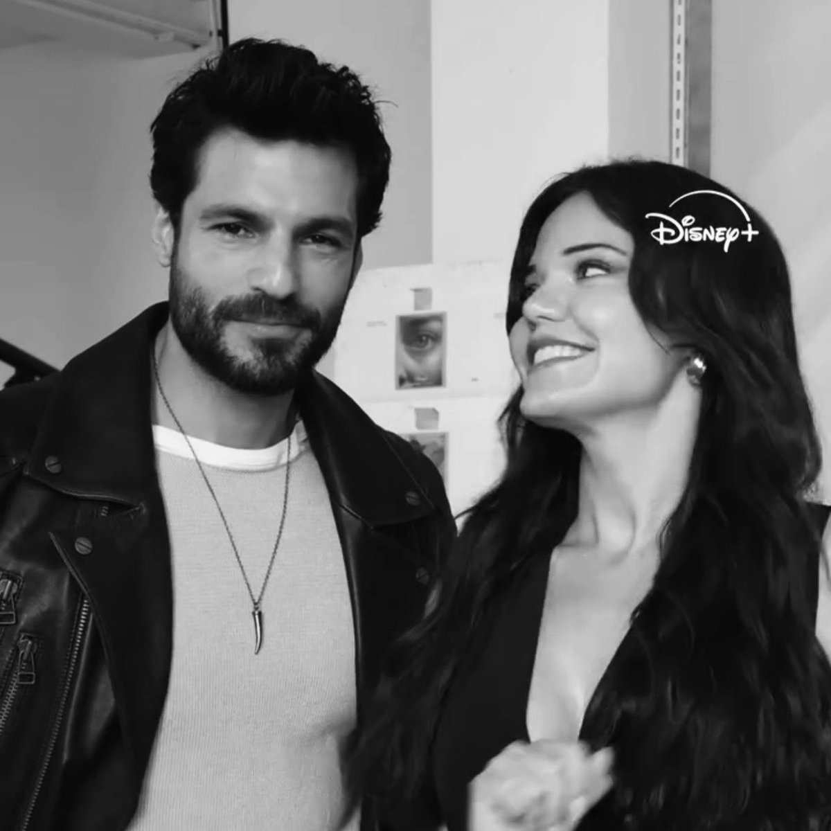 arovaey's tweet photo. he looks at her                        she looks at him https://t.co/NP3y5uTQ8g