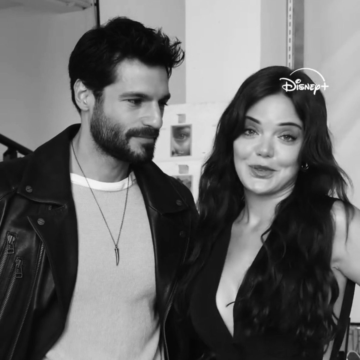 arovaey's tweet photo. he looks at her                        she looks at him https://t.co/NP3y5uTQ8g