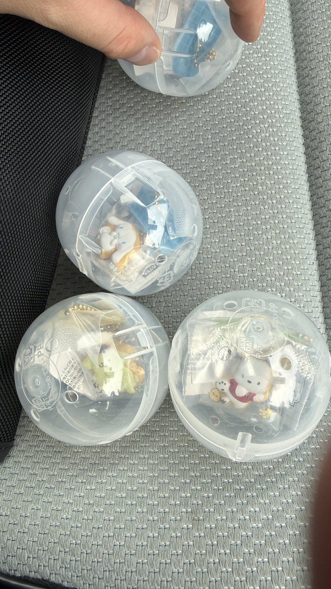 yoshi0302_'s tweet photo. サンリオキャラクターズ　手作りおやつチャーム　アイシングクッキー&amp;パッケージ　キーリングハンガー　ガチャガチャ交換希望

【譲】ポチャッコ、シナモン、ポムポムプリン
【求】キティ、クロミ【優先】

郵送のみでの交換希望。
※香川手渡し可【大阪なら7/14.715可能】
リプにご連絡お待ちしてます https://t.co/f2AtIn1hgt