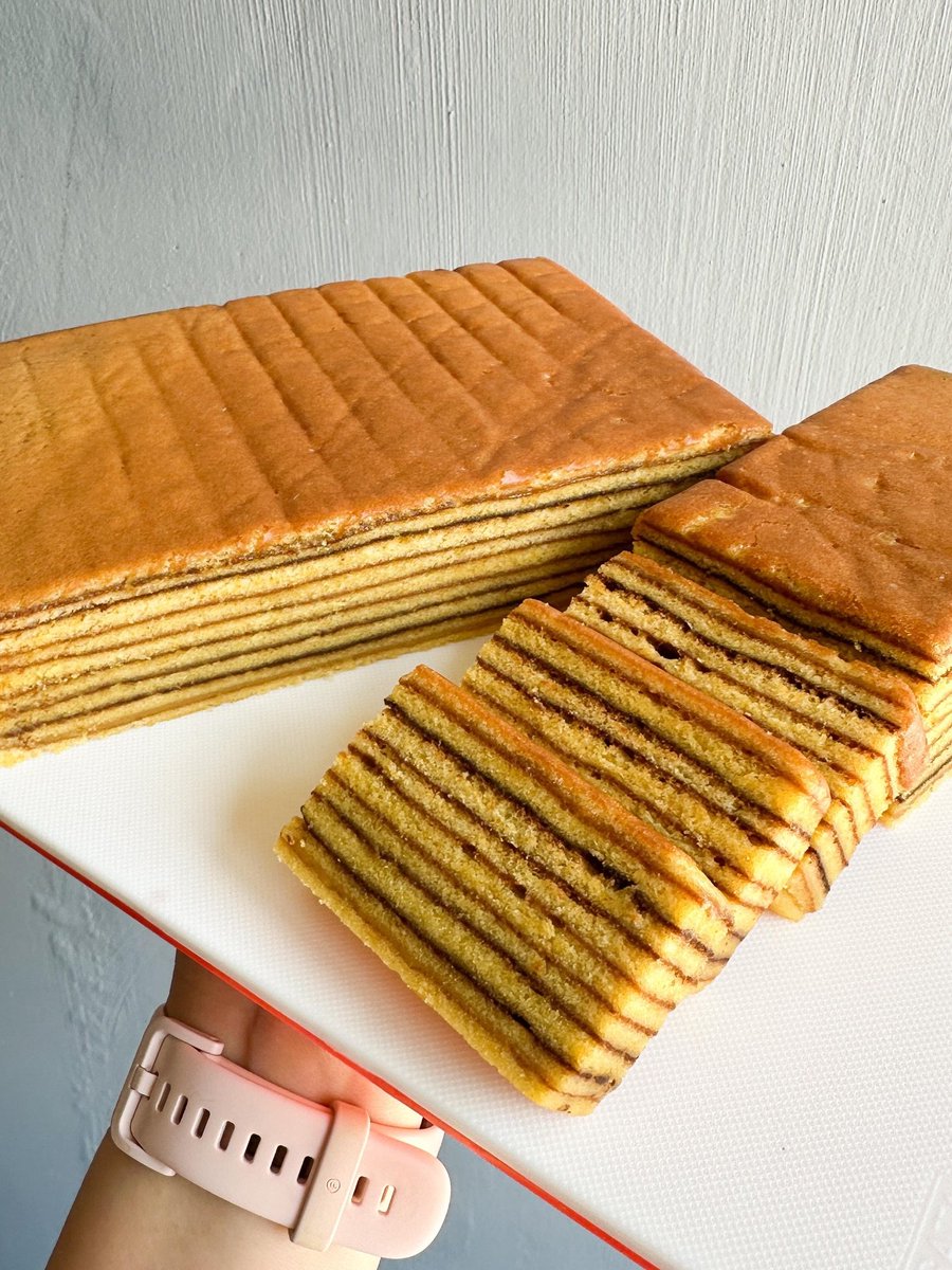 Mandy_Seyer's tweet photo. Indonesia's iconic layered indulgence.  Rich, buttery, and undeniably legit. The legendary Spekkoek/Legit Lapis experience. 😍✏️🇮🇩 https://t.co/BAuQcseKsS