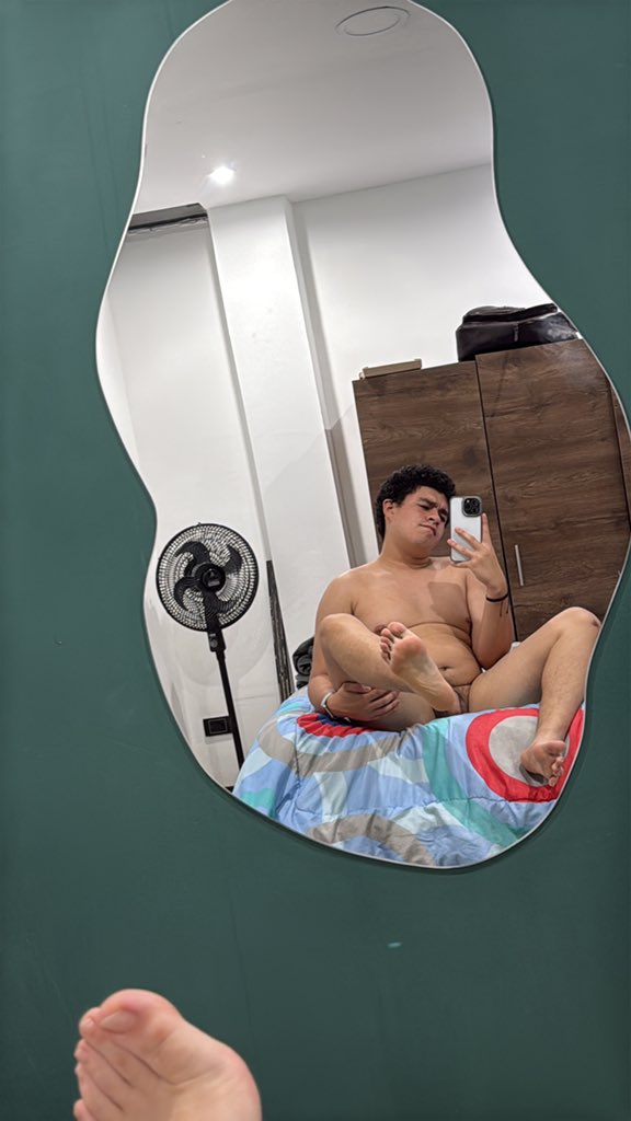Wedgranado's tweet photo. So horny rn come lick my feet #findom #cashmaster https://t.co/EbhbJmcKGs