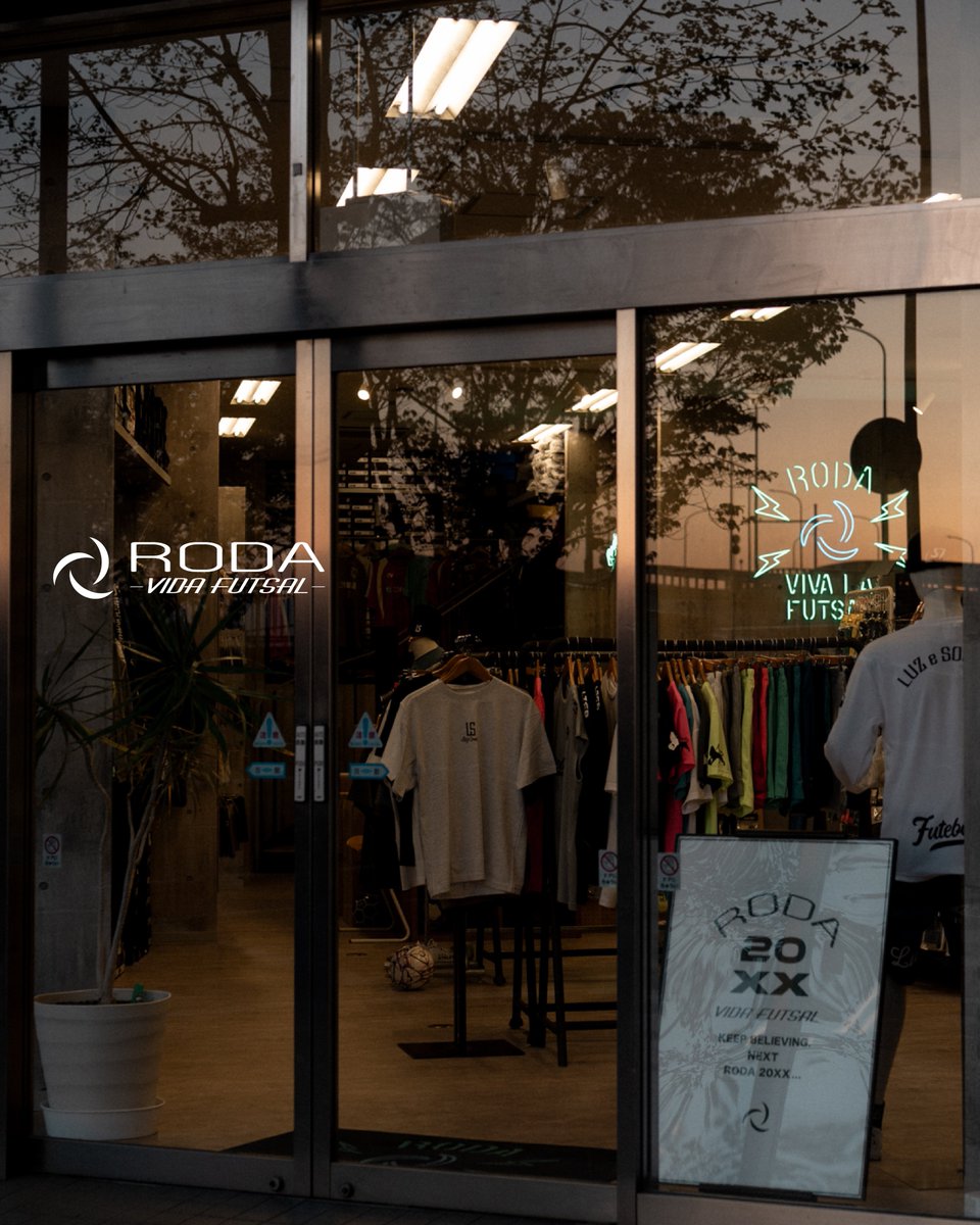 rodafutsal's tweet photo. 【RODA新横浜移転のお知らせ】

2026年8月、20周年を迎えたRODAはさらなる進化を遂げます。

FUTSAL競技者STAFFによる競技に特化したRODAから、その領域をFOOTBALL全般に拡げます。

熱量を全てのFOOTBALLERに注ぎ、FOOTBALLに関わる全ての競技者の足元を支え続けます。 https://t.co/e1YeINmgd5