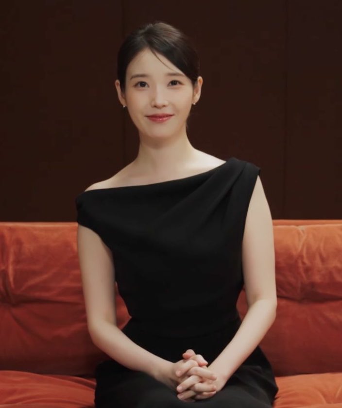ofcyouandme's tweet photo. mommy                                         daddy

#PerfectCrown #IU #ByeonWooSeok #wanseong https://t.co/HNmAmekX2W