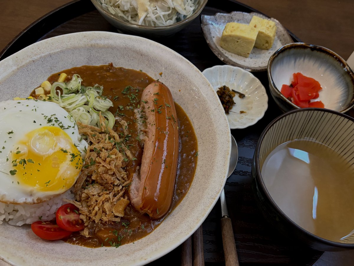 dolere_'s tweet photo. 나고미칸에 가면 아름다운 일본인 종업원께서 반겨주심 카레 맛있었는데 소세지 추가했더니 배불러서 조금 남김 https://t.co/mbhyO8VzBK
