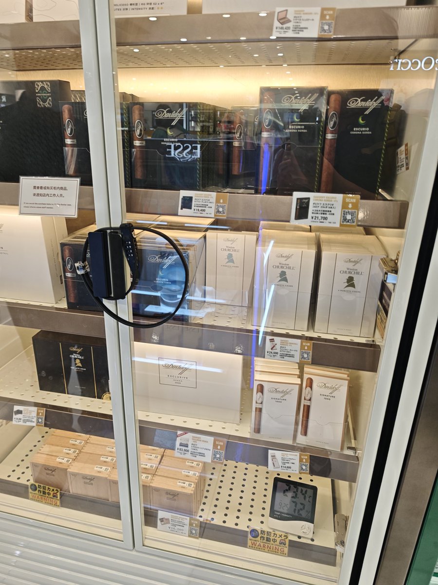 T0mCra2y's tweet photo. ���西T2机场免税店的雪茄已经在偷偷涨价和缺货了 https://t.co/fIl2sOsObg
