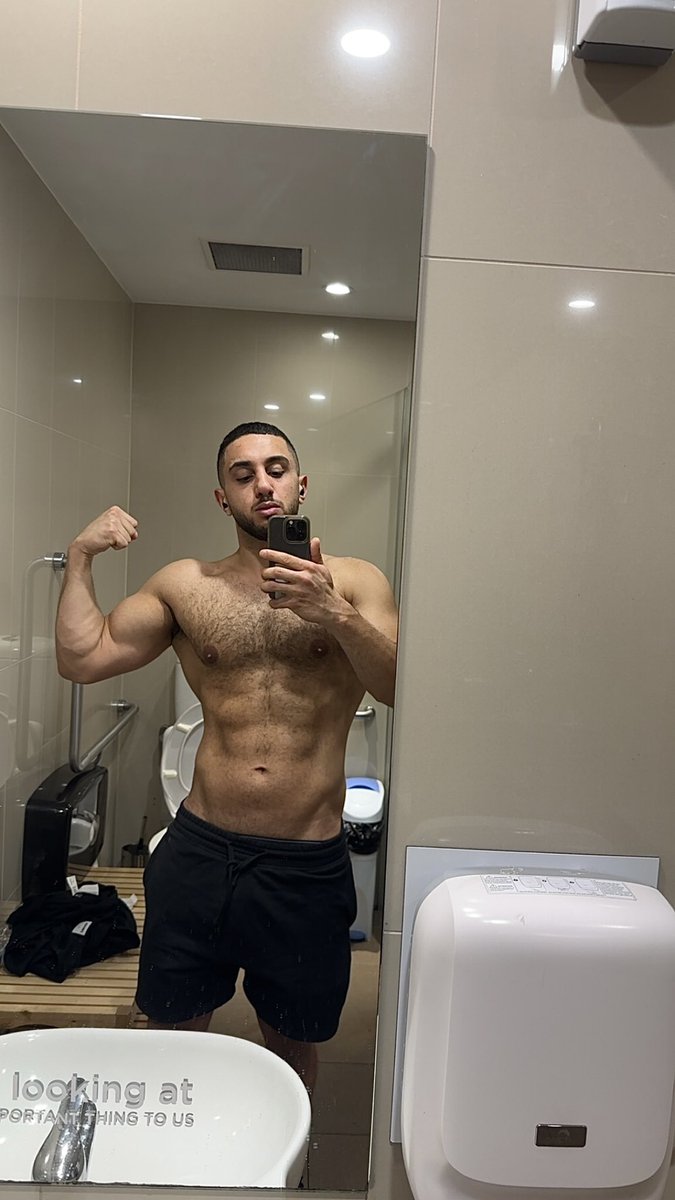 MuscleLeb's tweet photo. 👑 https://t.co/tNpwQigMVp