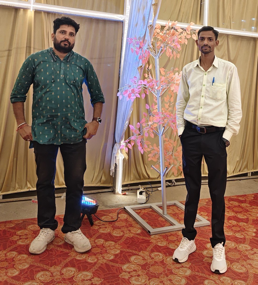 ShivlalLalsot07's tweet photo. साथी @SachinsharmaRJ को जन्मदिन की हार्दिक बधाई और शुभकामनाएं!

साथ ही मेरे प्रिय दोस्त RDX ❣️ को भी जन्मदिन की हार्दिक शुभकामनाएं आप खुश रहो !

#happybirthdayRDXB 
🎂💐🎉❣️💗🫶❣️
@RamdevChotiya76 @Shuklashyam01 
@Pinky180296 https://t.co/qMZgLjzAnQ